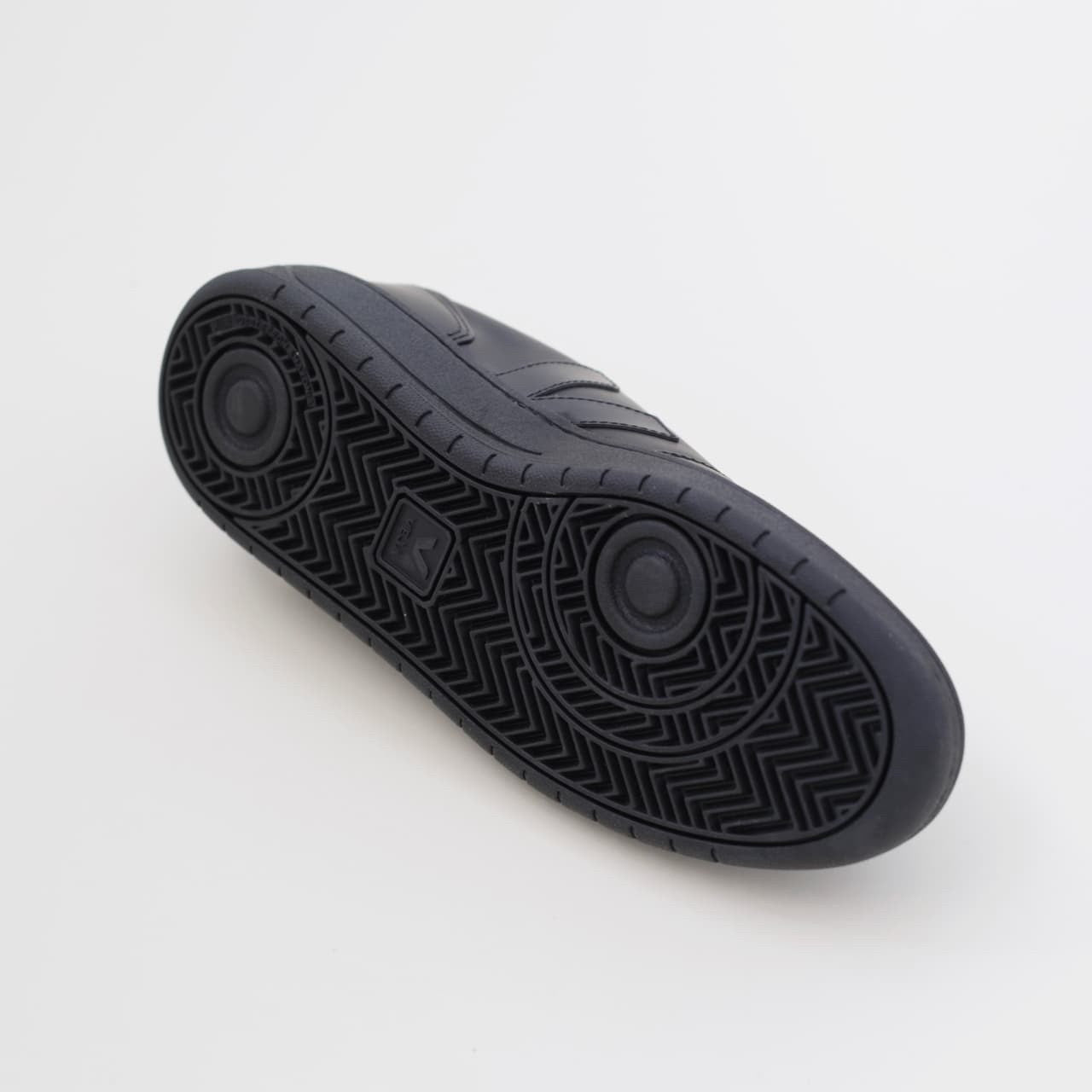 VEJA / V-10 / C.W.L. BLACK – BREATH BY DELTA VEJA / V-10 / C.W.L. BLACK – BREATH BY DELTA