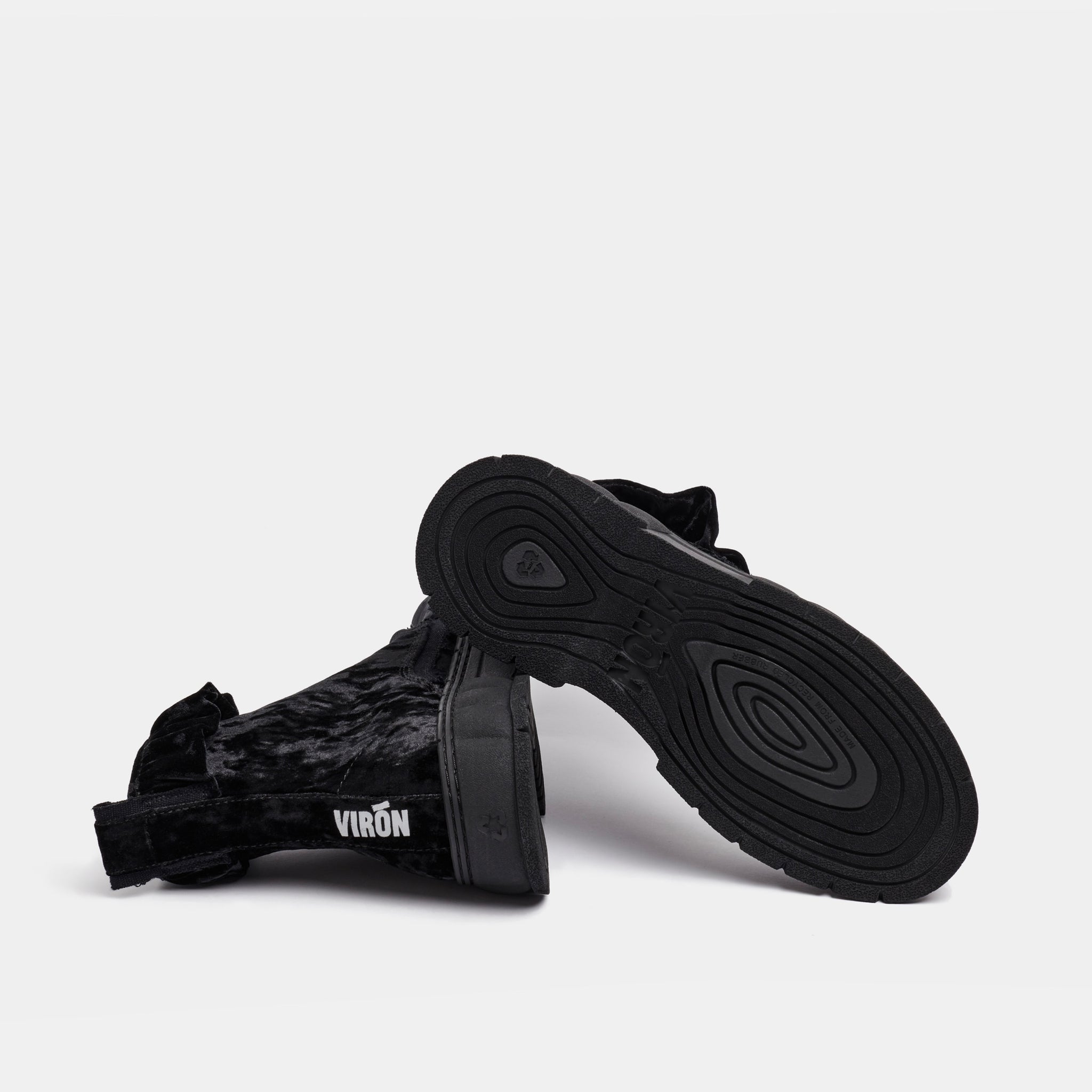 VIRÓN x Collina Strada / 1992C IN BLACK VELVET – BREATH BY DELTA VIRÓN x Collina Strada / 1992C IN BLACK VELVET – BREATH BY DELTA